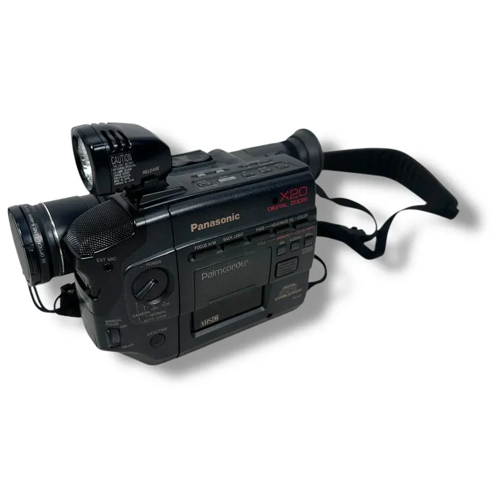 Panasonic PV-42D Palmcorder VHS-C Camcorder Black X20 Zoom FOR PARTS OR REPAIR